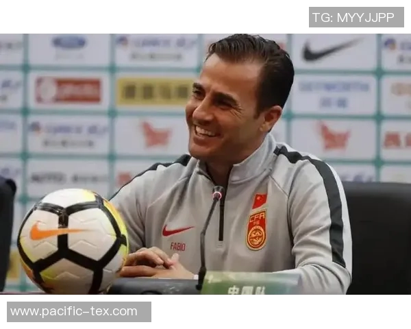 卡纳瓦罗意外加盟中国足球联赛引发热议未来发展备受瞩目